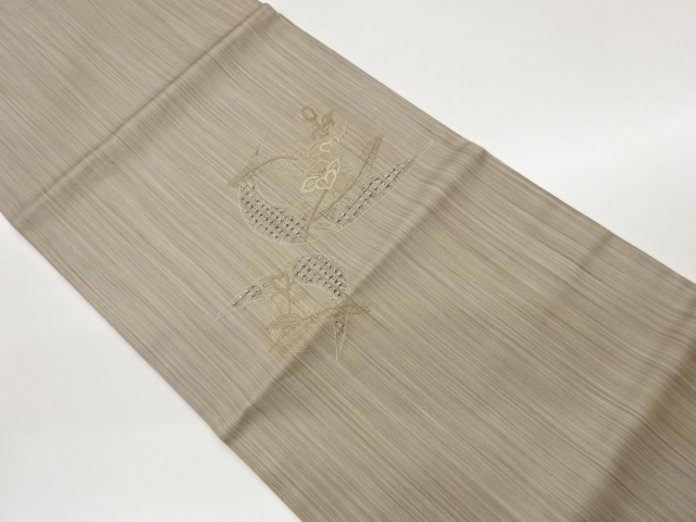 汕頭刺繍花葉に幾何学模様開き名古屋帯（額縁仕立て）